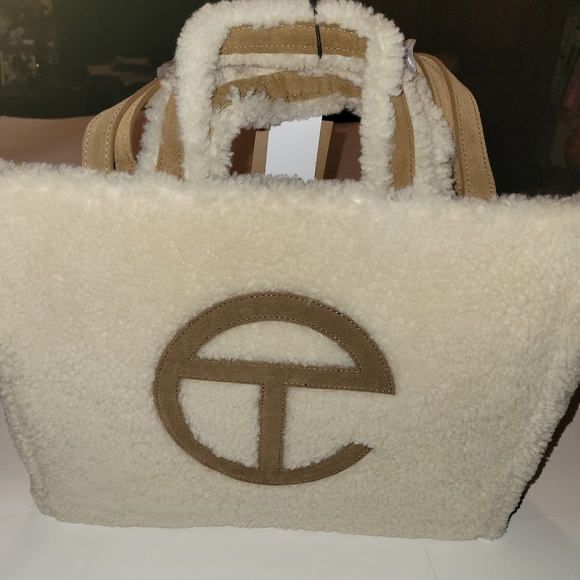 UGG x Telfar Medium Reverse Shearling Shopper Natural - Picture 13 of 16